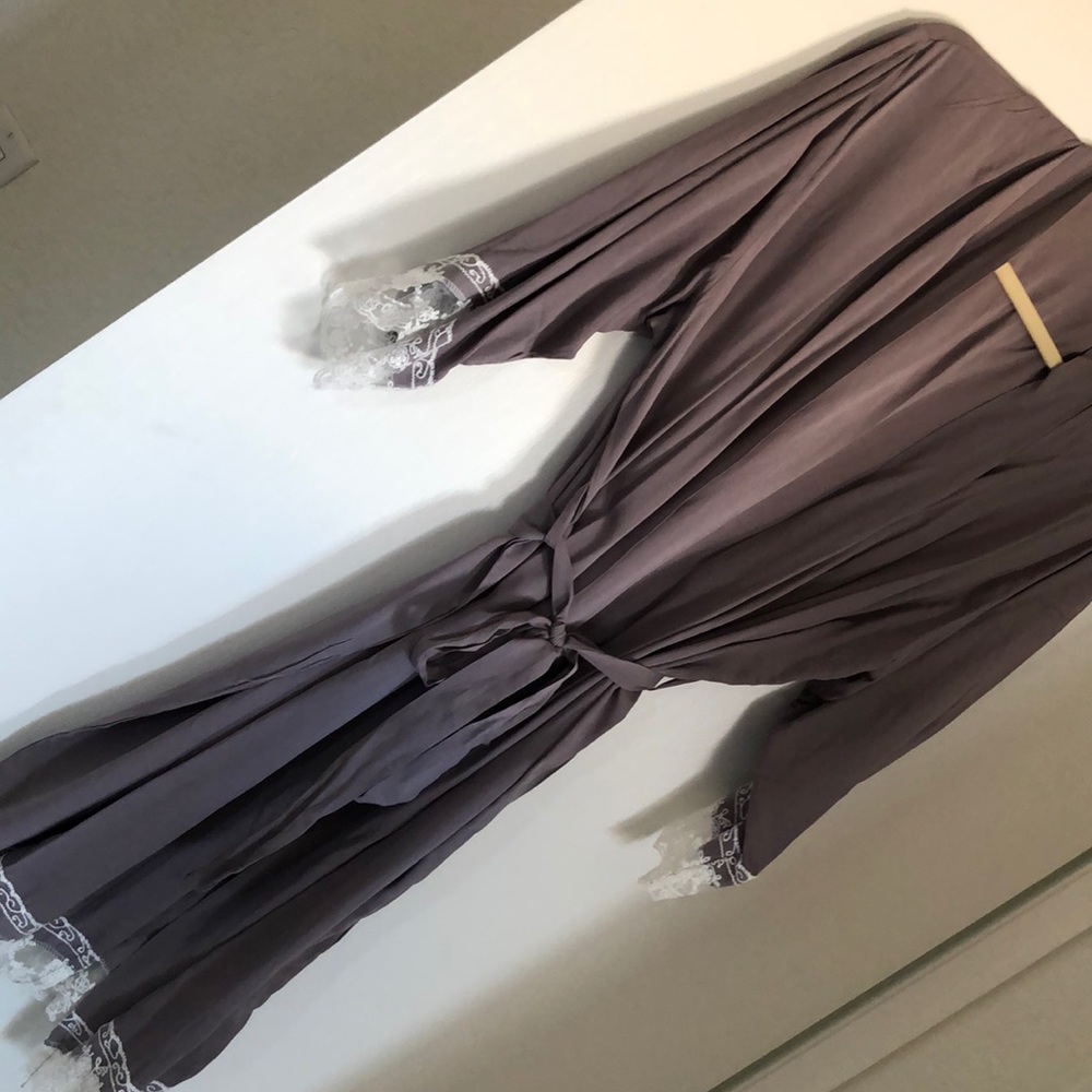 Robe with lace trim